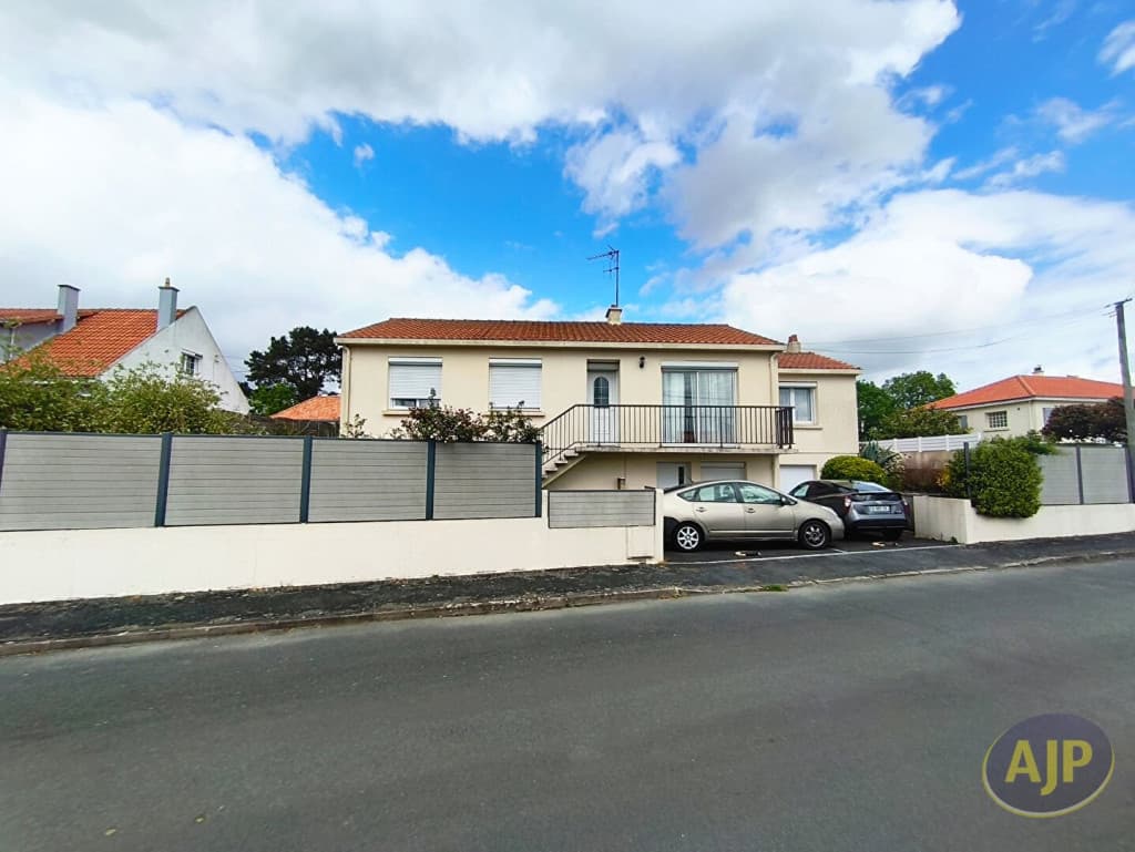 Location : Maison Montaigu (39570)