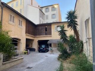 Grand studio avec terrasse commune