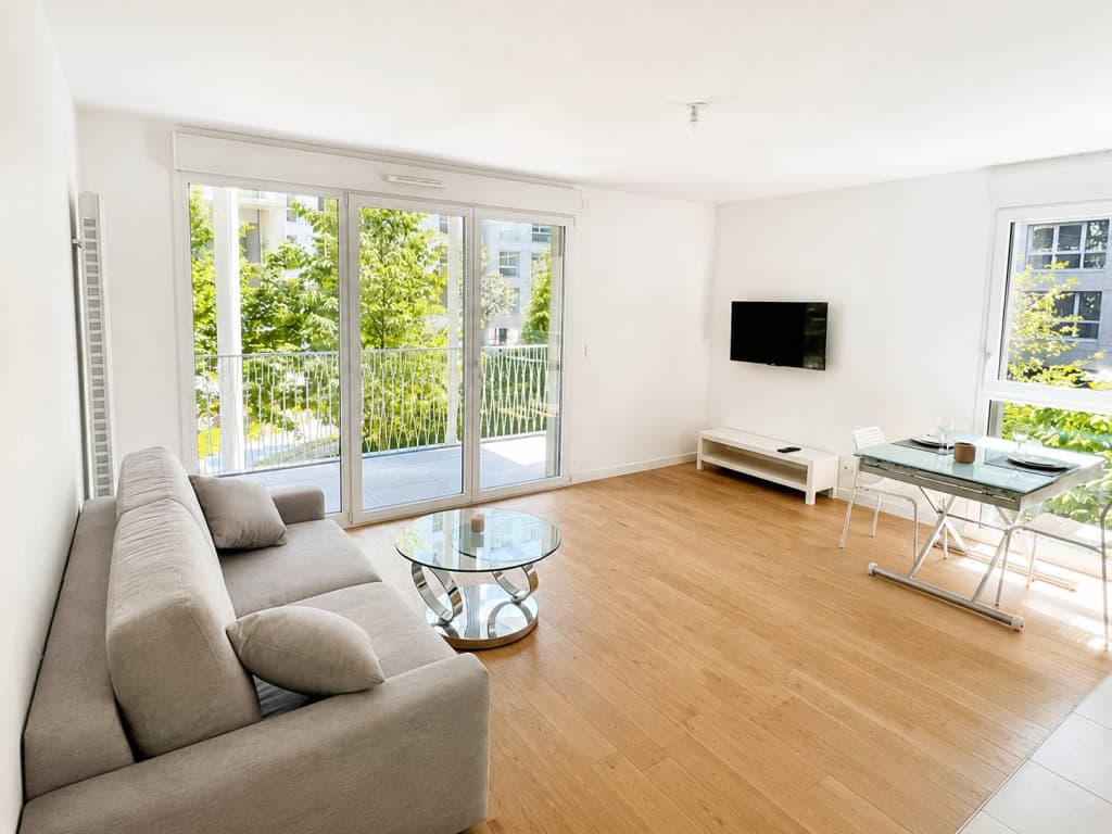Location meublée appartement 2 pièces 48m² Clichy avec grand balcon
