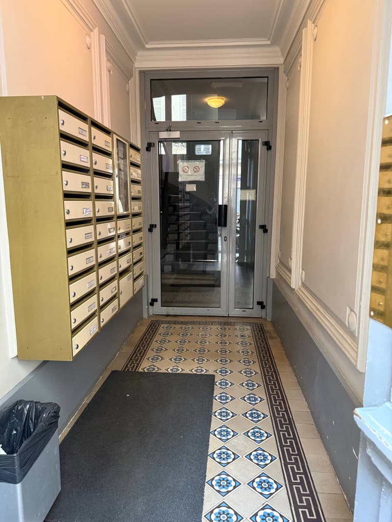 Loue Appartement -environ 10m²-Paris 17ème