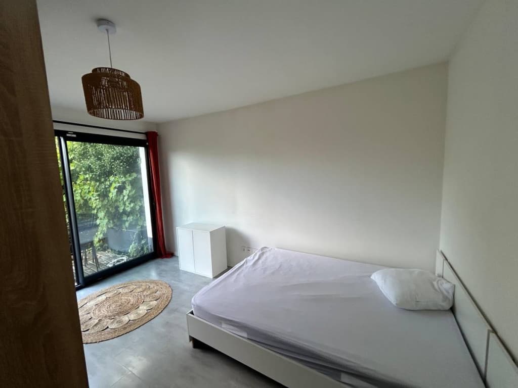 Loue chambre en colocation dans maison
