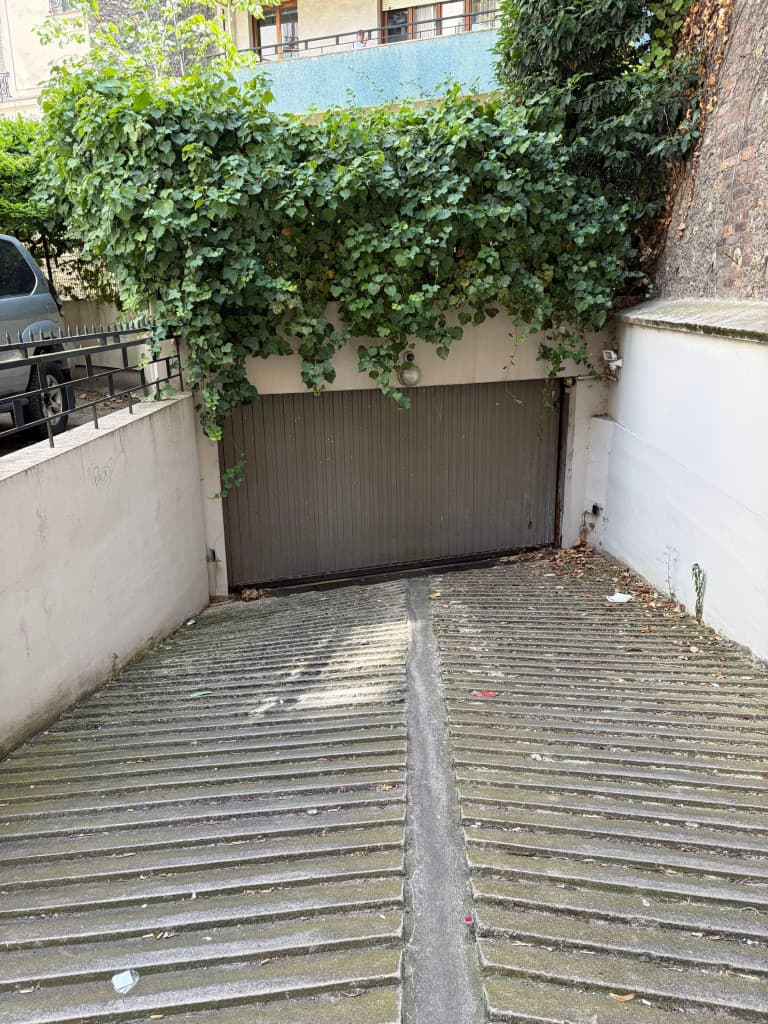 Loue parking - 15m²