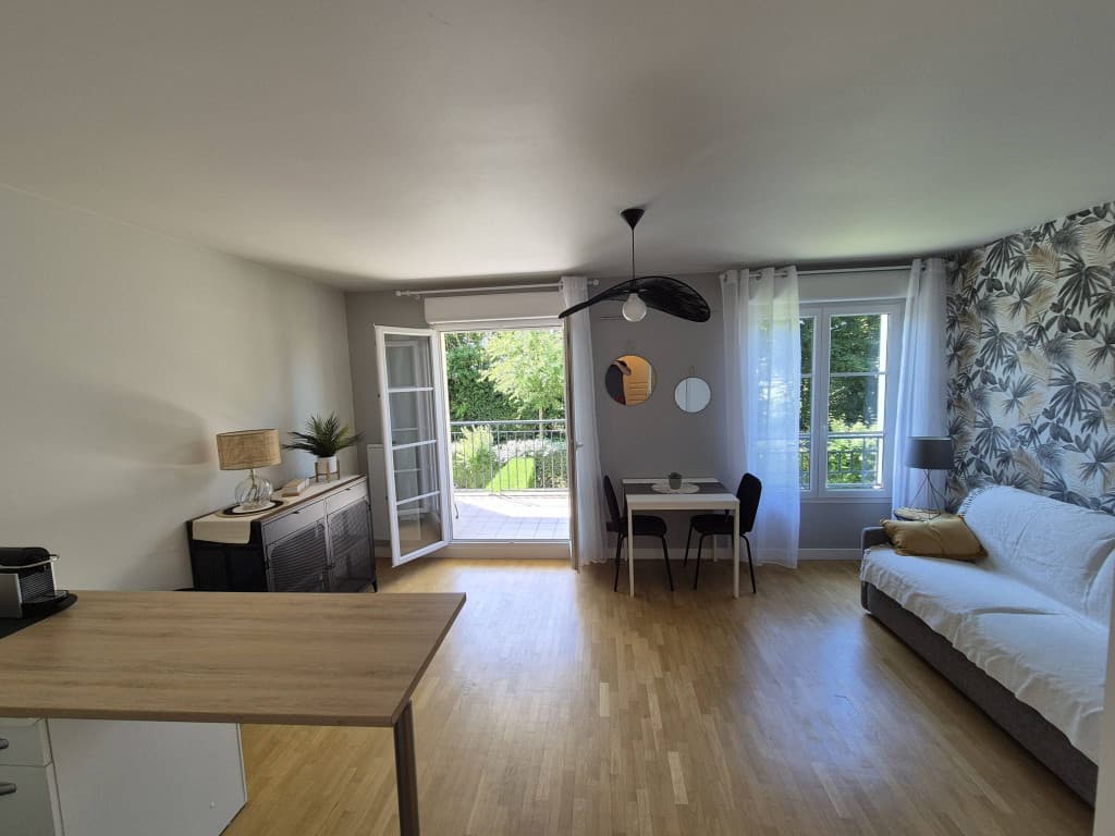 Loue grand studio meublé - 33m² - Saint Cyr l’École