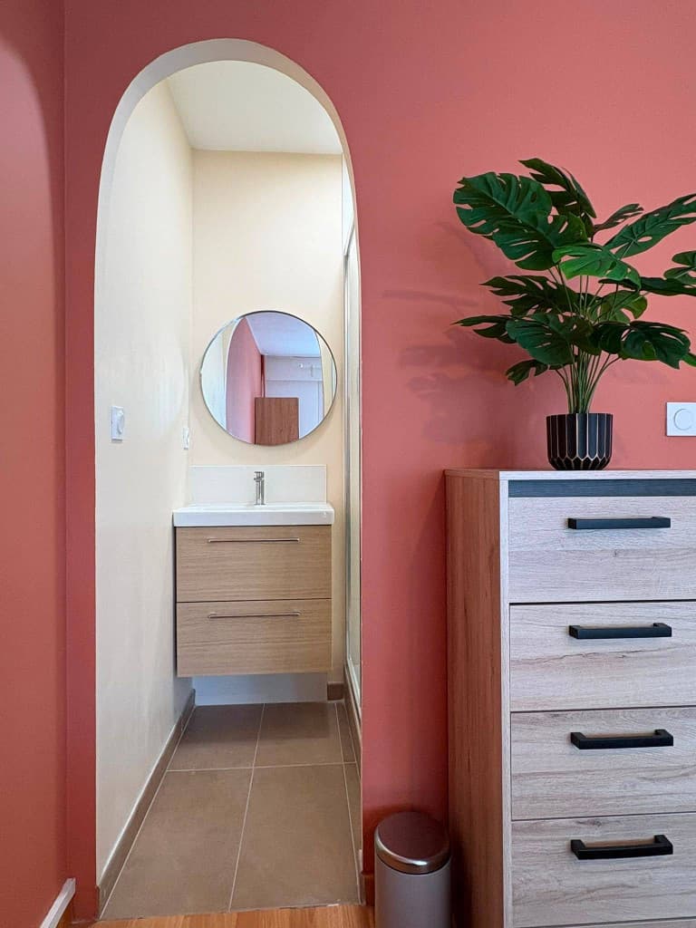 Chambre en colocation avec balcon et salle de bain privée