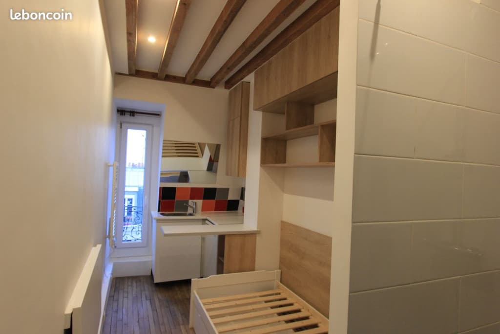 Loue chambre de bonne 8m² 20m³ avec douche 7ème étage - Paris 13ème