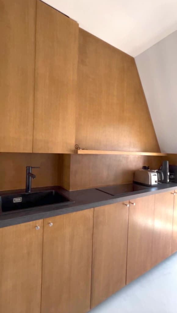 Loue studio rénové - 28m² - Montmartre