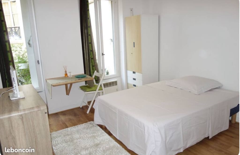 Sous-loue studio meublé de 17m2 pour le mois d'Août uniquement - Montmartre Pigalle
