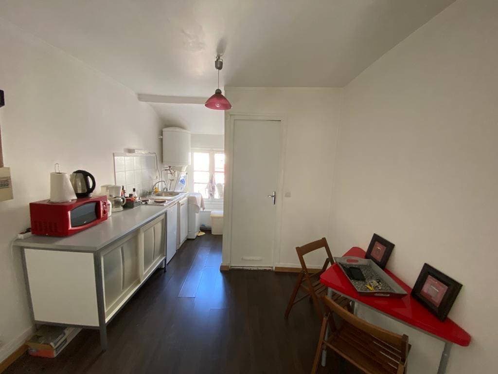 À louer/studio 2 pièces Paris 17