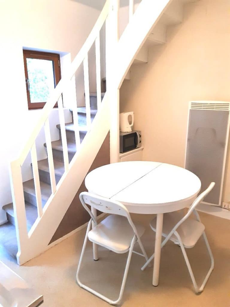 Chambre meublée en colocation dans une maisonnette indépendante – Angers centre-ville