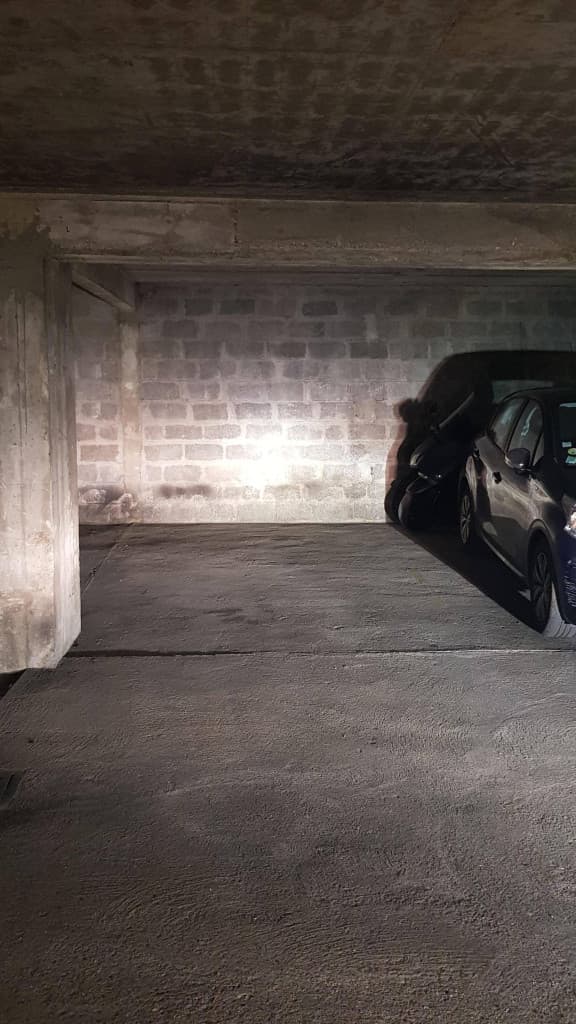 Location Place de Parking-Paris 17e-Rue Rennequin