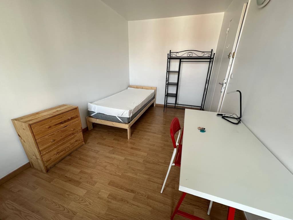 Chambre disponible dans une colocation Féminine