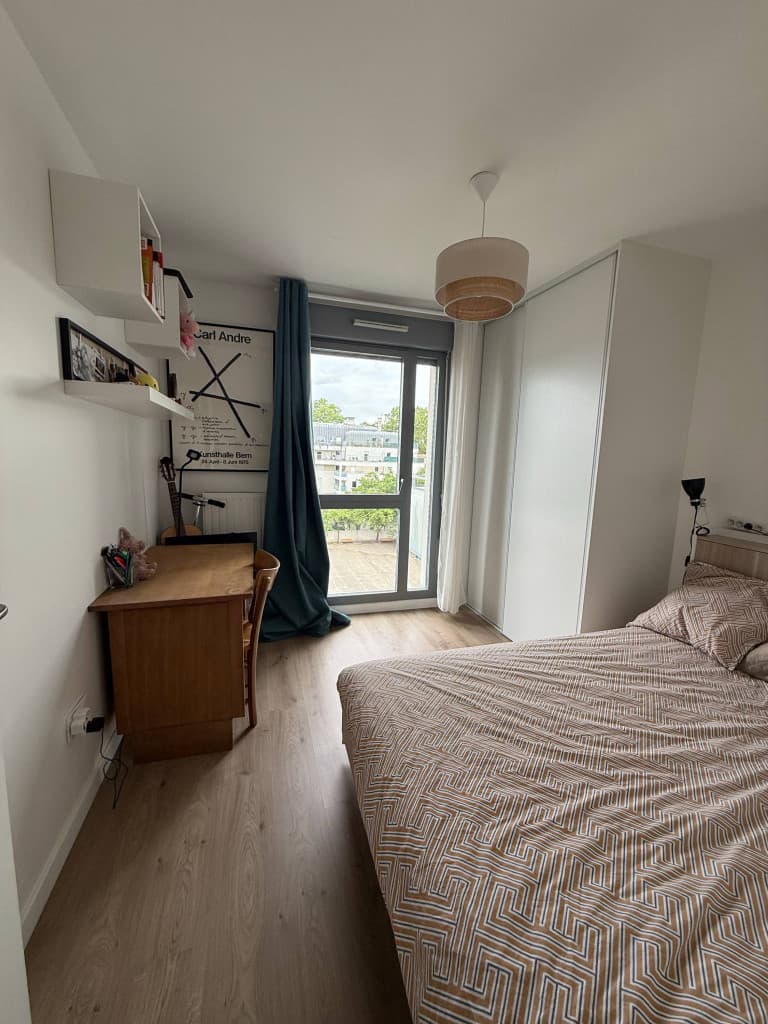 Loue chambre avec salle de bain privative