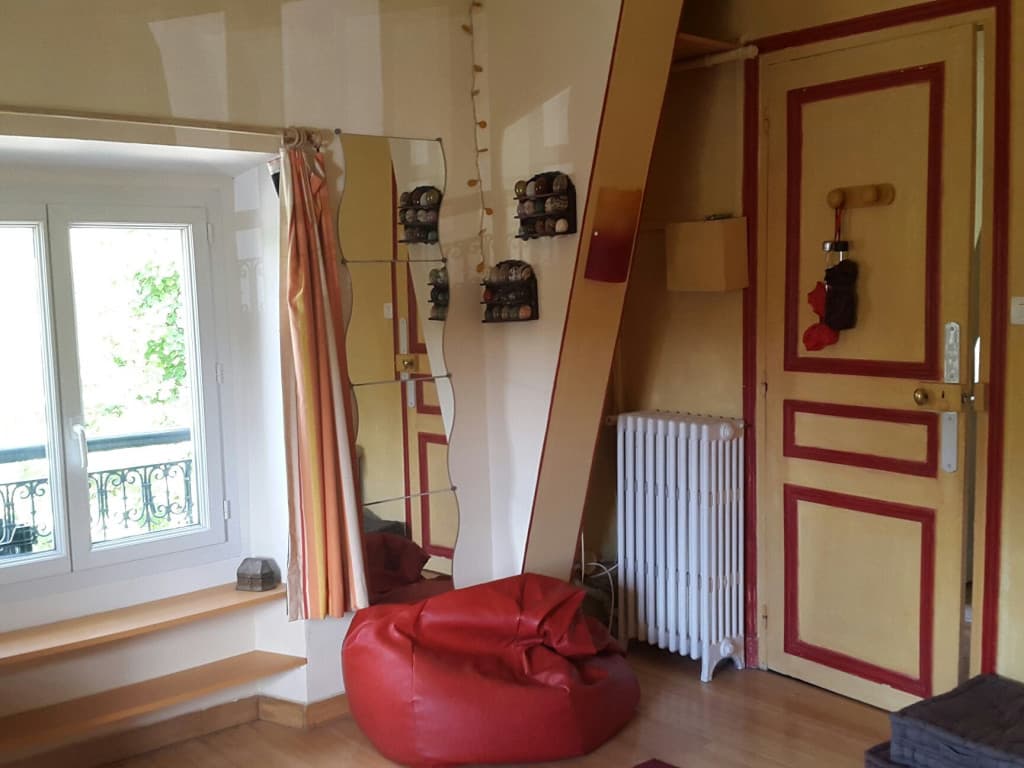 Loue chambre dans maison chez l’habitant