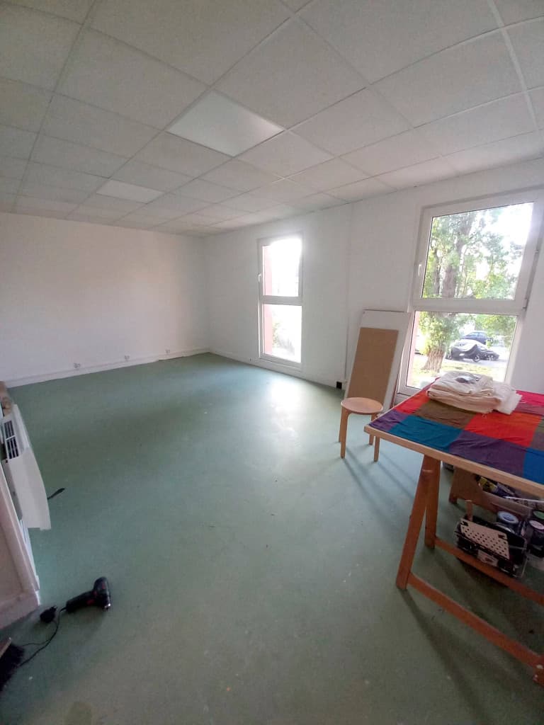 Loue local commercial - 61m² - Montreuil