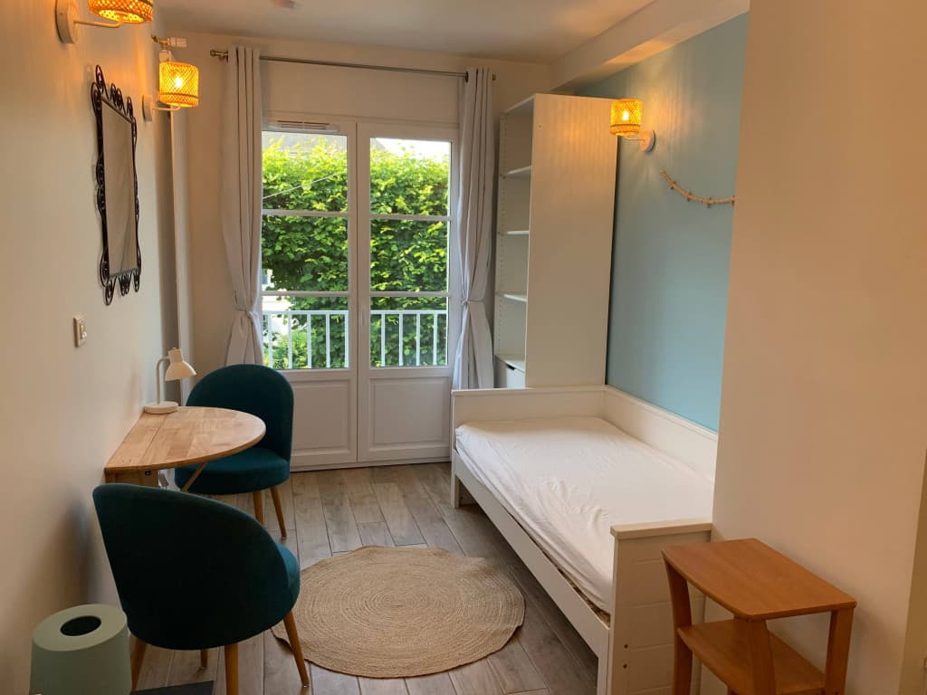 Loue studio neuf CET ETE (juillet & août) à Saint-Cyr-l’École