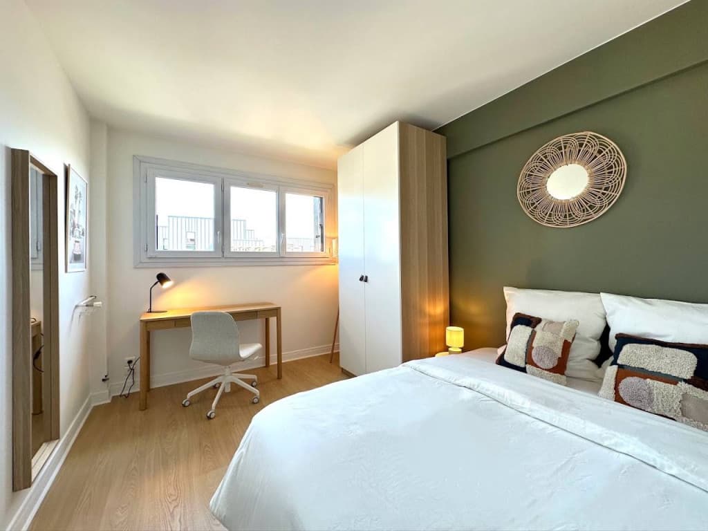 Chambre meublée en colocation
