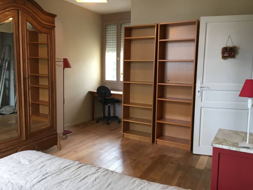 Loue chambre meublée pour étudiante Maisons Laffitte, ligne RER A Paris-Cergy et Sncf 15m²