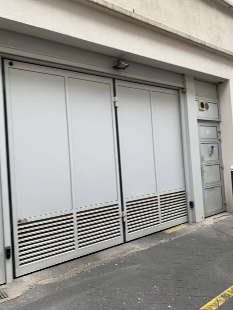 Parking Box fermé à louer batignolles