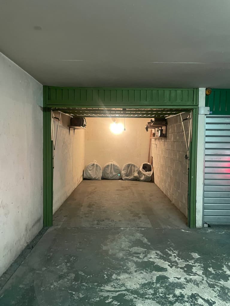 Place de parking fermé(box) à louer
