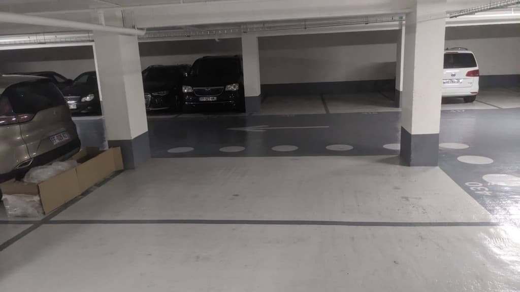 Loue parking - 12m² - quartier Montmartre/Damrémont