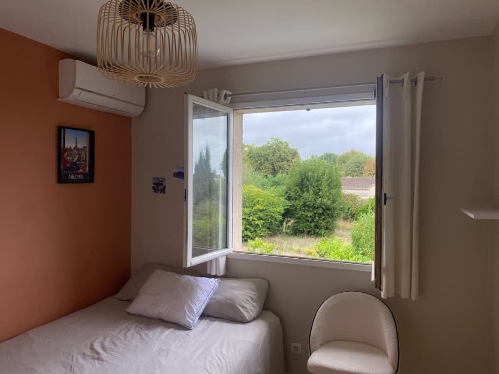 Loue chambre Mérignac, proche aéroport/Bordeaux Cauderan. Calme, 1er étage, maison en lotissement