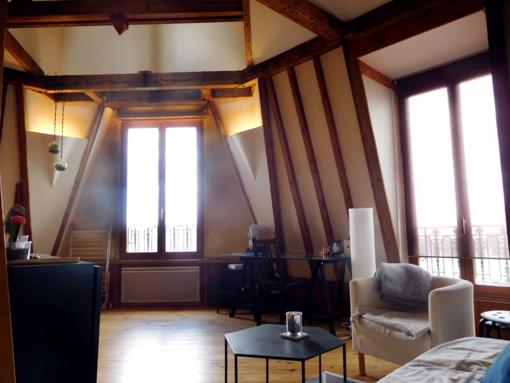 GRAND STUDIO MEUBLÉ AVEC VUE SUR PARIS