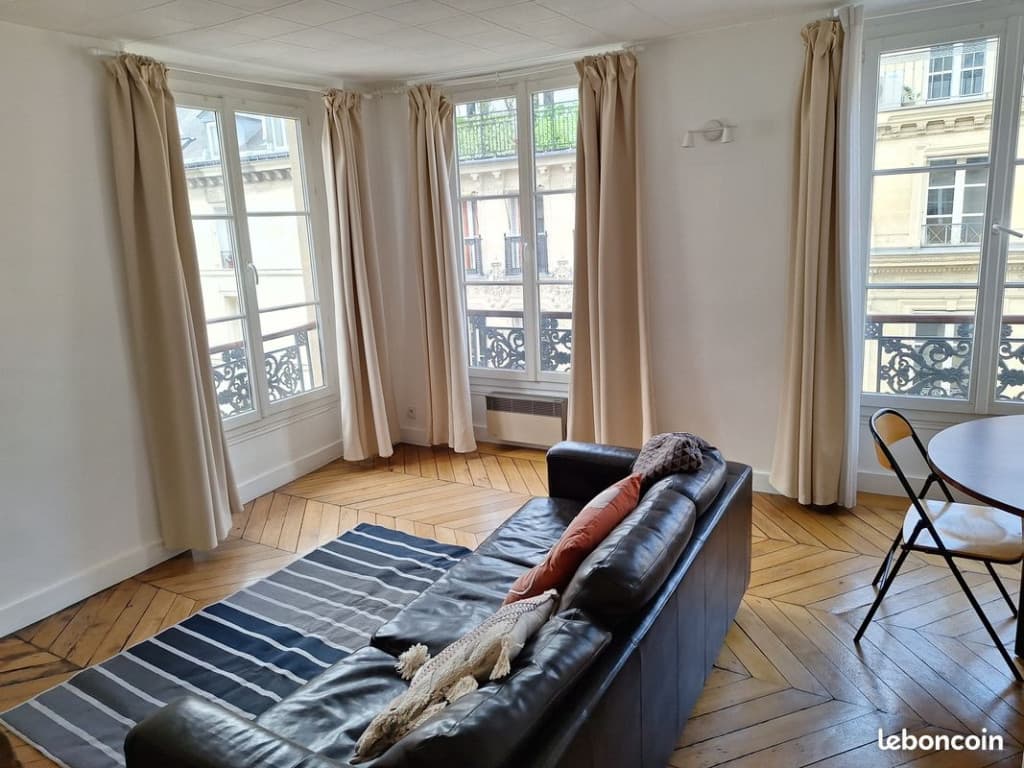 Joli 2 pièces de caractère en excellent état dans le quartier d'Opéra- Palais Royal