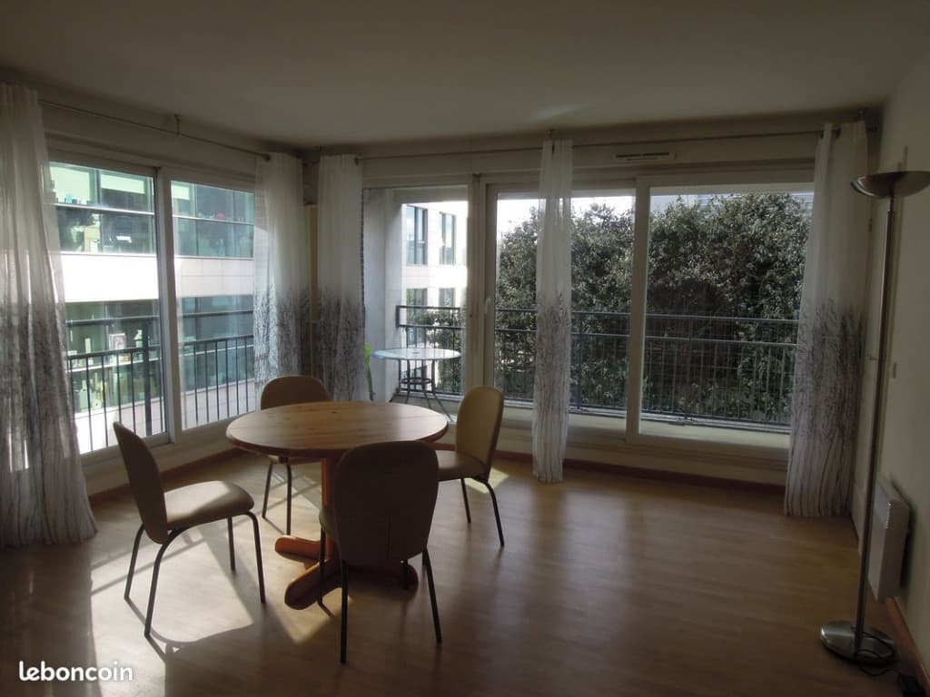 T2 dans un immeuble moderne du quartier Bibliothèque Mitterrand Paris 13