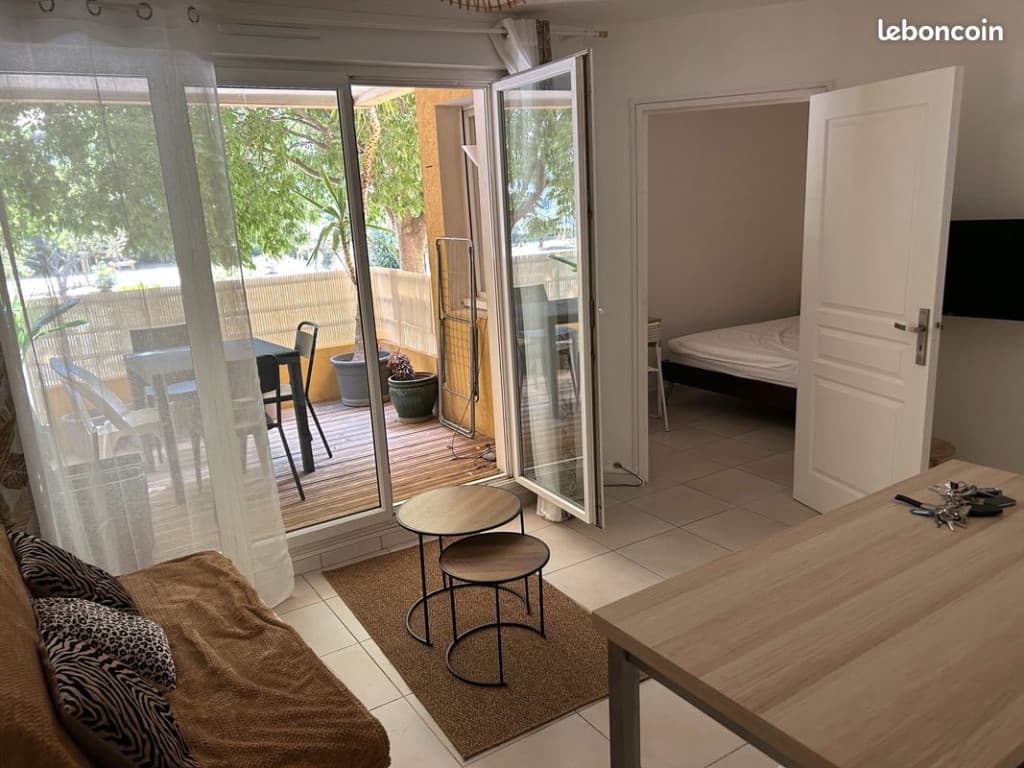 Location t2 meublé avec terrasse & parking