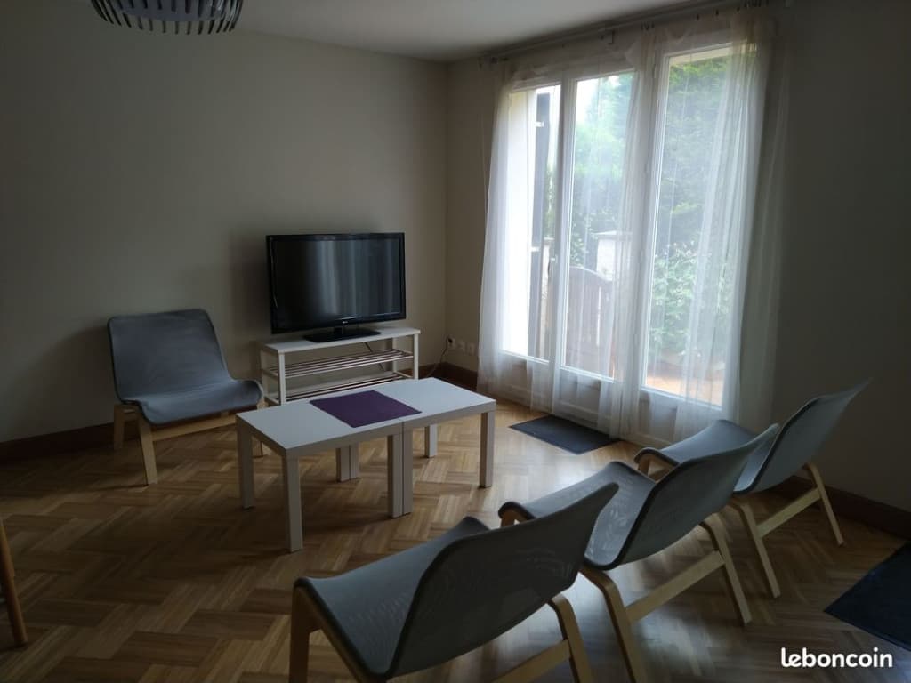 Chambres meublées dans maison rue de l'abbaye à Cergy Préfecture