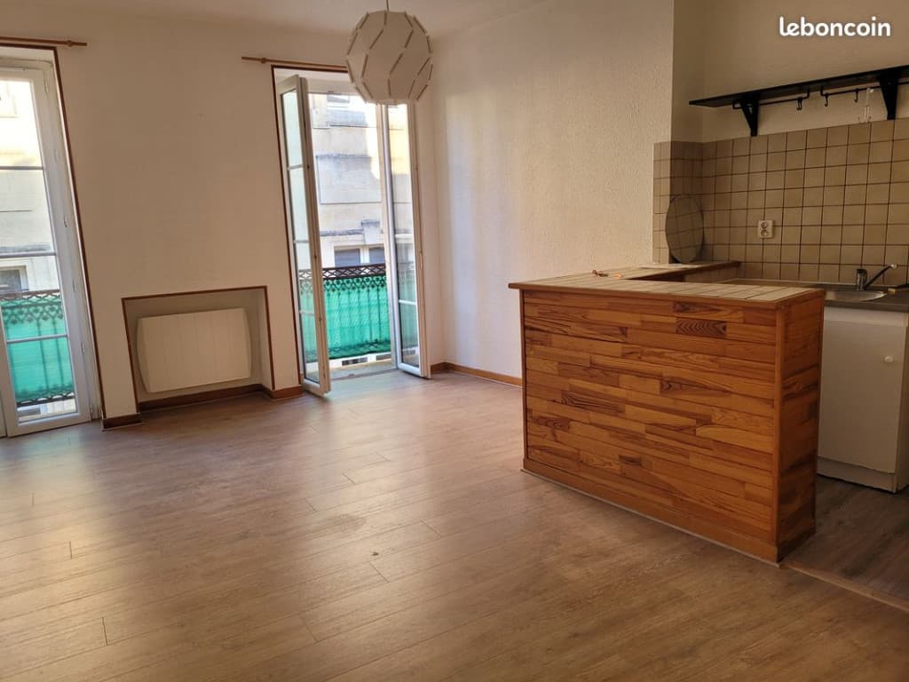 T3 a louer plein centre Gambetta /Pey Berland