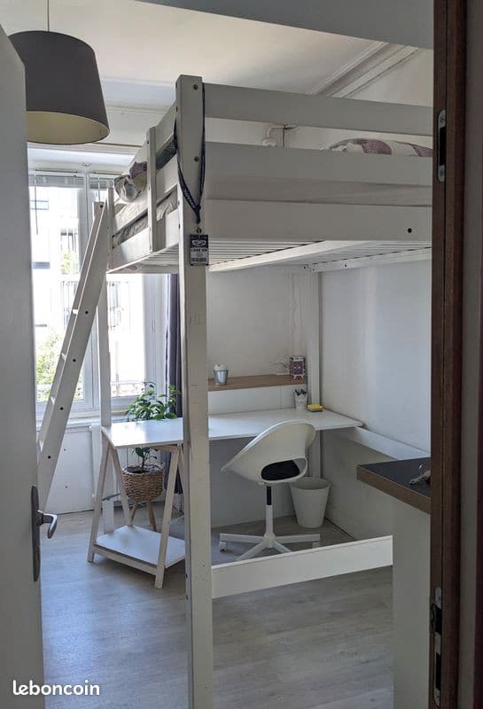 Studio meublé Nantes centre pour étudiant place Viarme