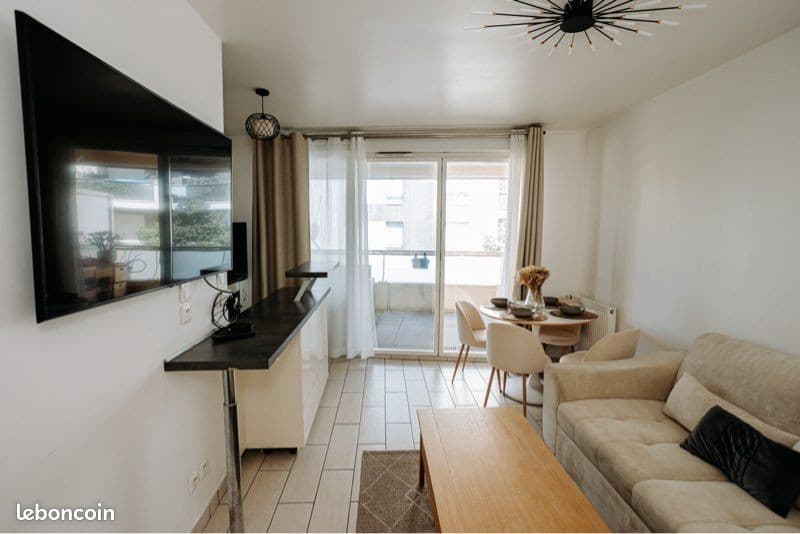 Appartement de 42 m² meublé avec goût • Terrasse de 9 m² • Résidence de 2016 📍Nanterre