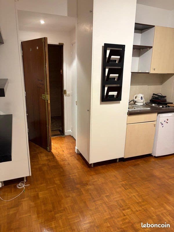 Studio rénové et meublé