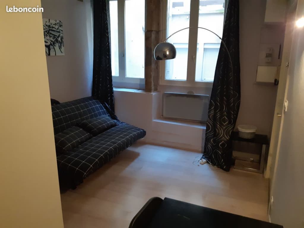 Vieux Lyon, rue St Georges - Studio meublé 18 m2