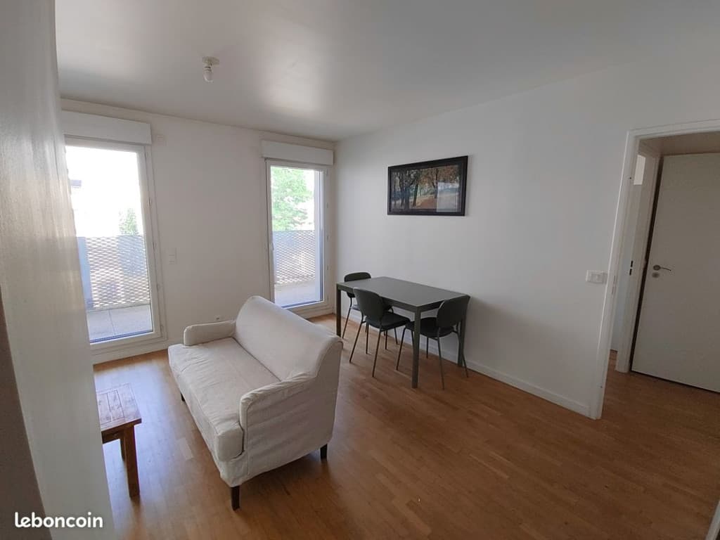 Spacieux F2 meublé 46 m² + balcon 12 m² – Parking – RER B Laplace – DPE A