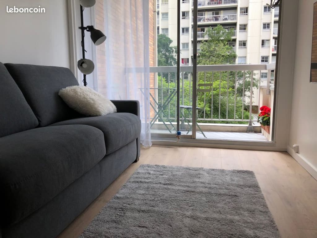 Charmant studio meublé de 22 m² avec balcon – Fibre incluse