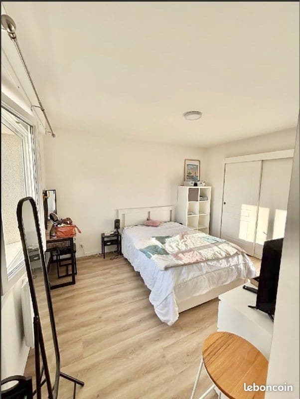 Type 2 meublé, chambre séparée et parking