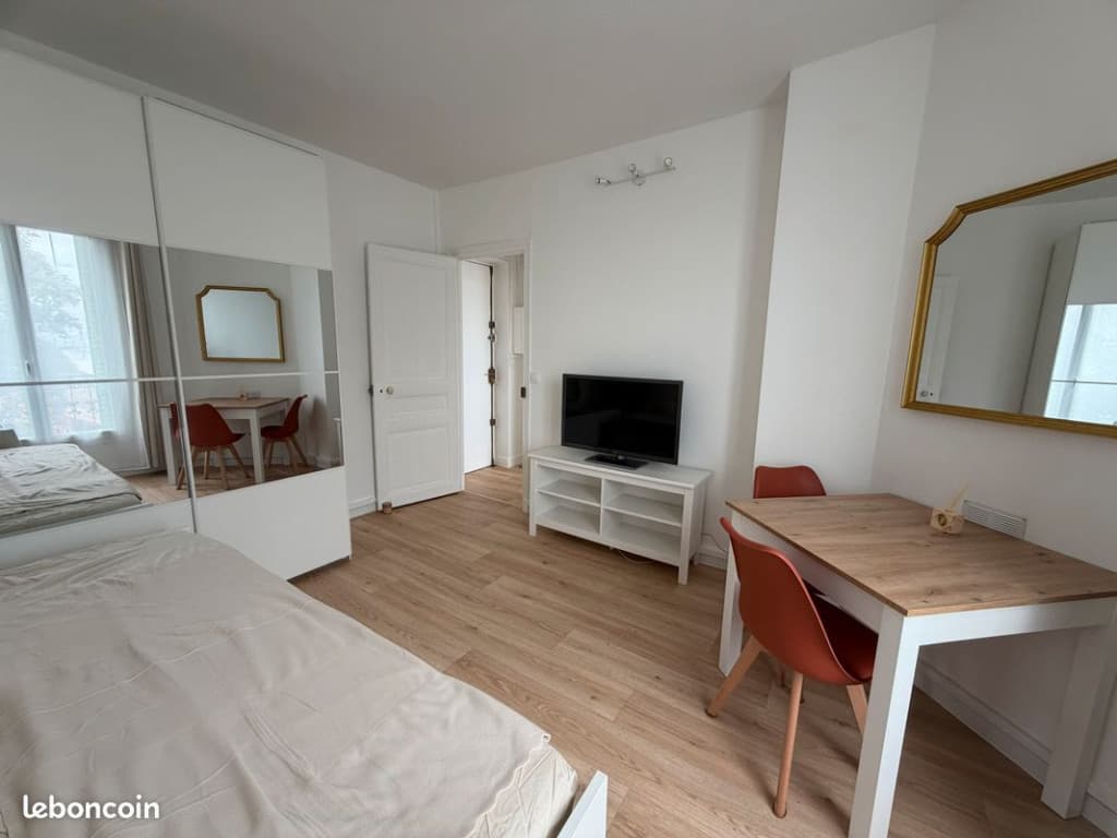 Studio meublé 21 m² entièrement rénové à neuf – Lumineux – Vue dégagée – Disponible immédiatement