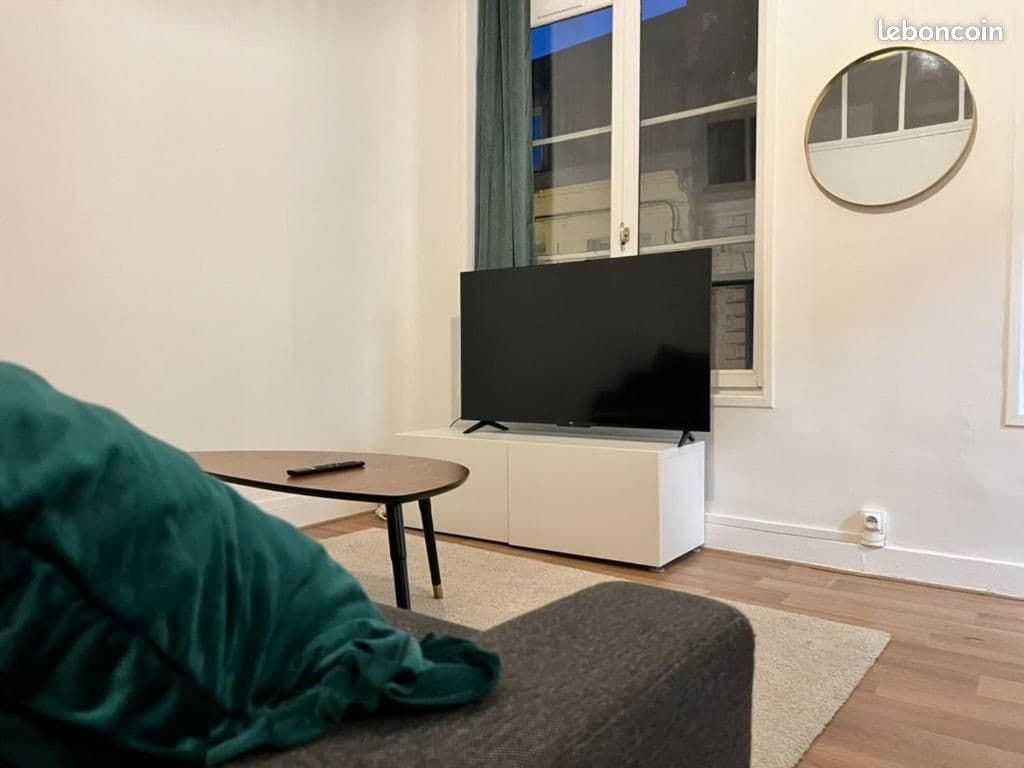 Grand studio rénové à 7min Tram