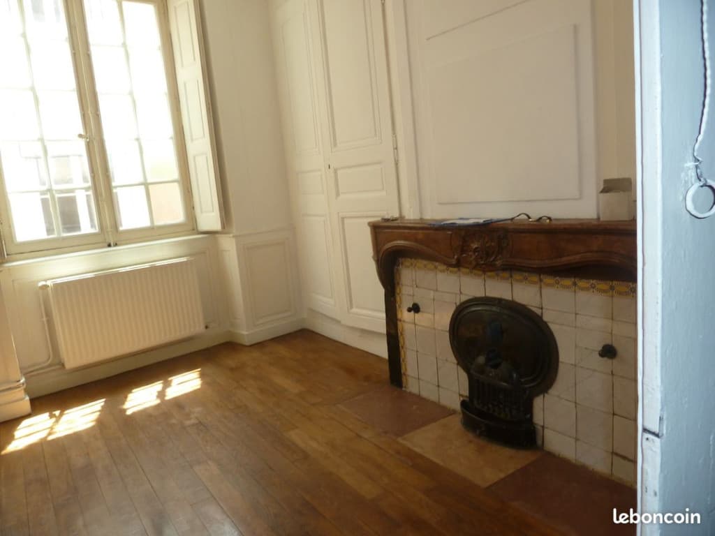 Appart T2 BIS non meublé 2ème étage sans ascenceur