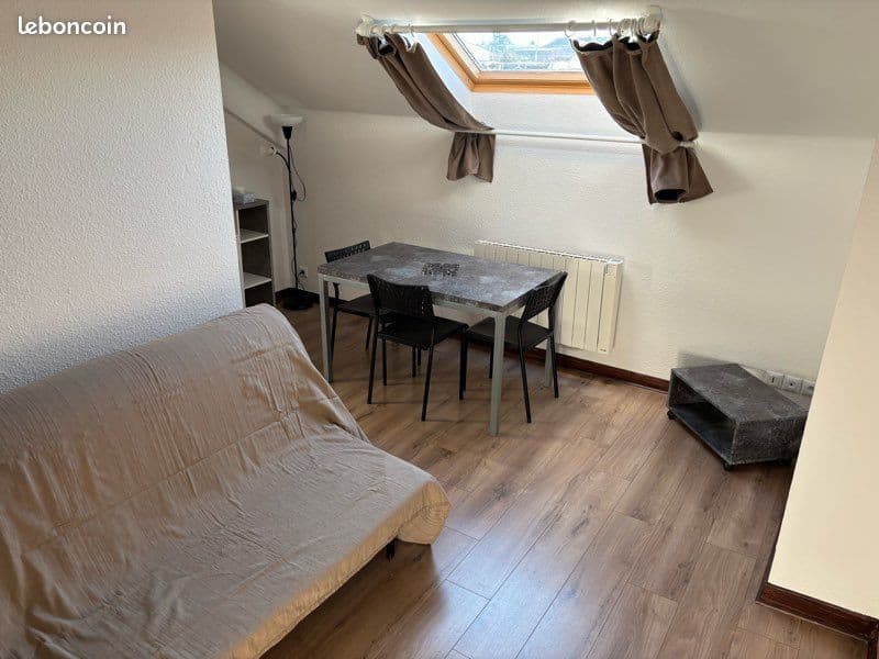 Spacieux studio meublé