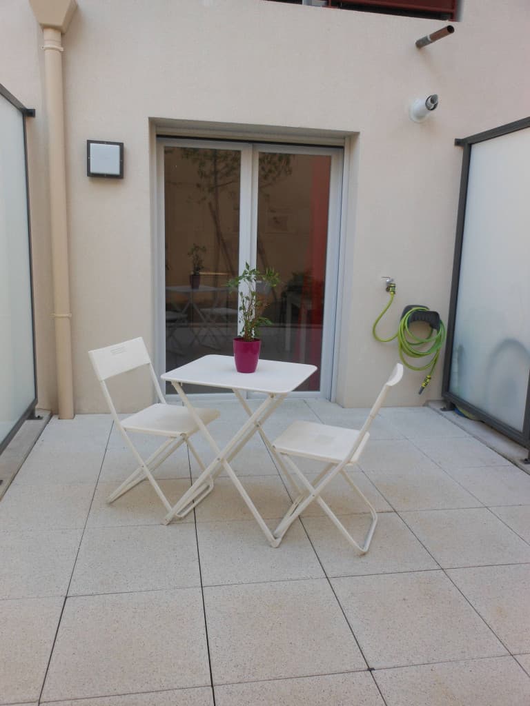 A louer studio meublé avec terrasse Lyon 7ème
