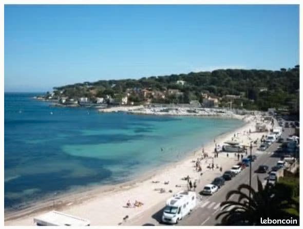 Antibes studio face à la plage avec piscine parking
