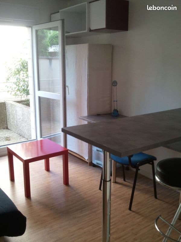 Loue studio meublé + parking proche ESA UCO