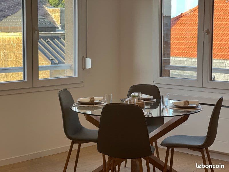 Appartement meublé dernier étage Place Darche