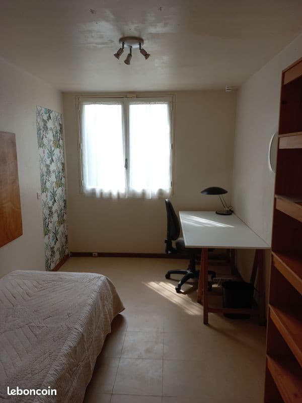 Chambre meublée université Paris-Saclay - réservé aux étudiants
