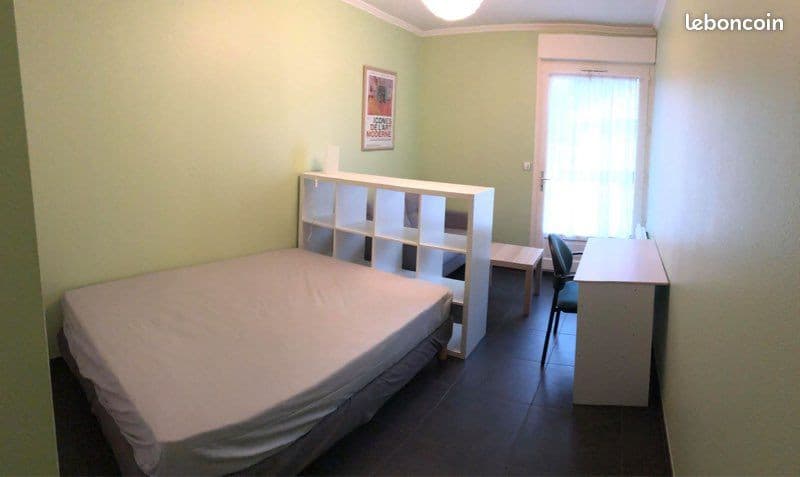 Grande chambre meublée avec accès indépendant - RER B - Pas de frais d'agence