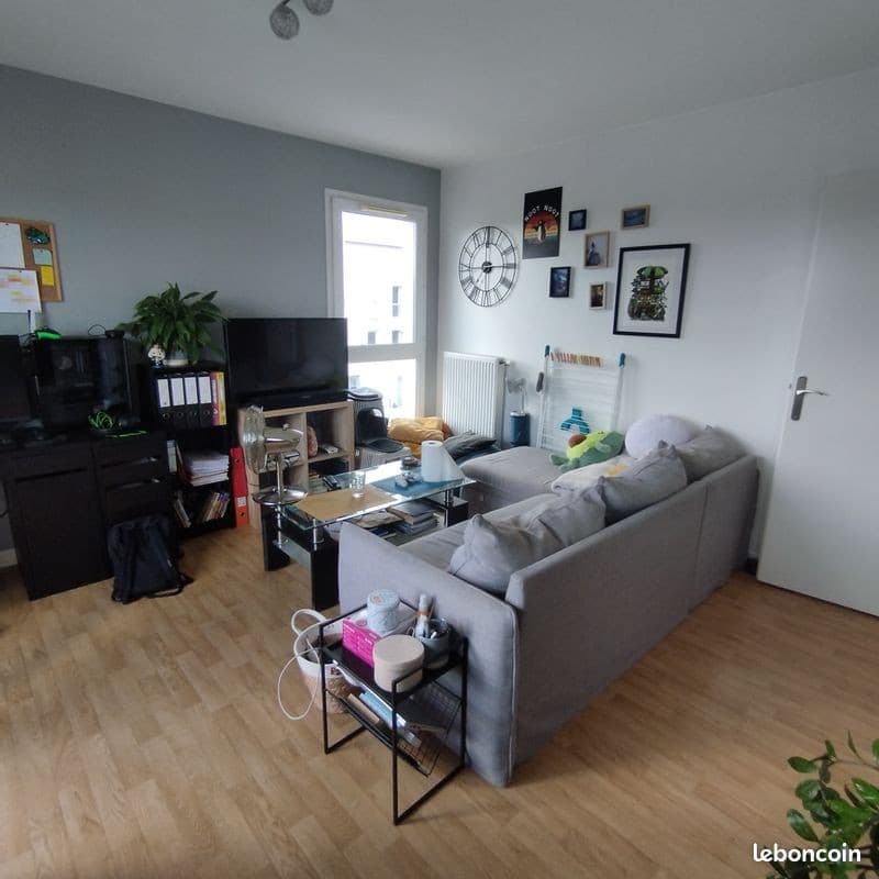 2 pièces 45 m2 résidence proche RER