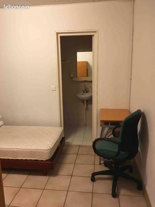 Particulier loue studio 14 m2 à Reims - disponible fin juillet